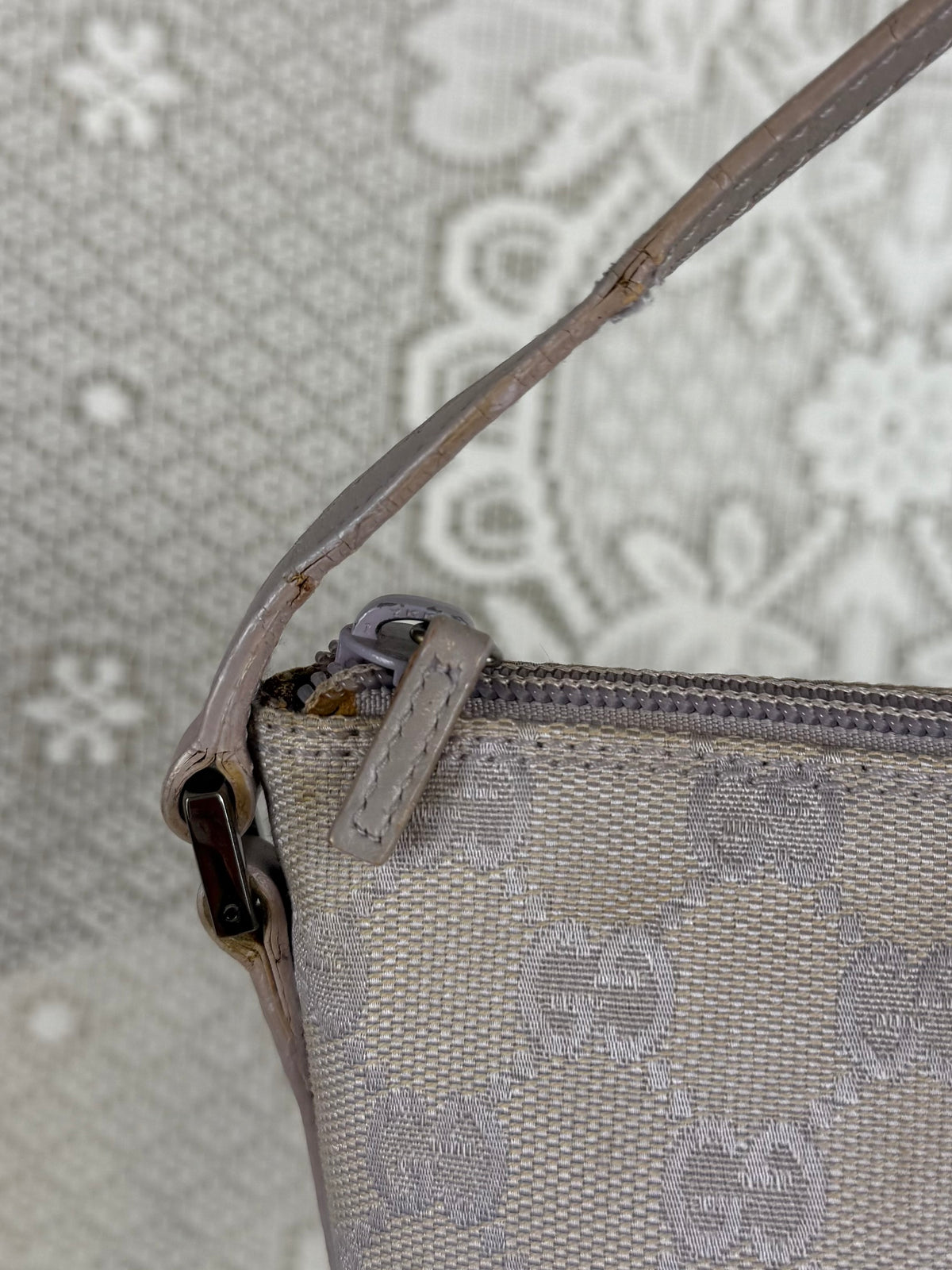 Vintage 00s Gucci GG Monogram Pochette Lavender