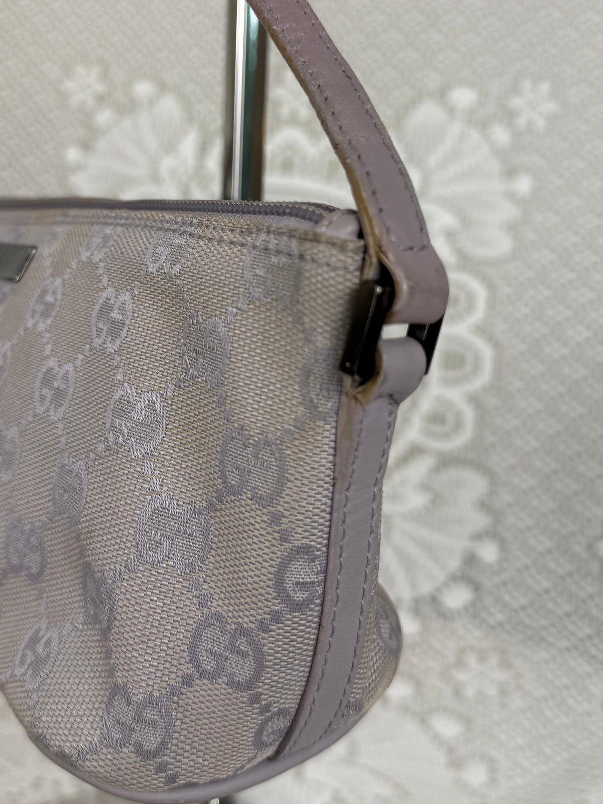 Vintage 00s Gucci GG Monogram Pochette Lavender