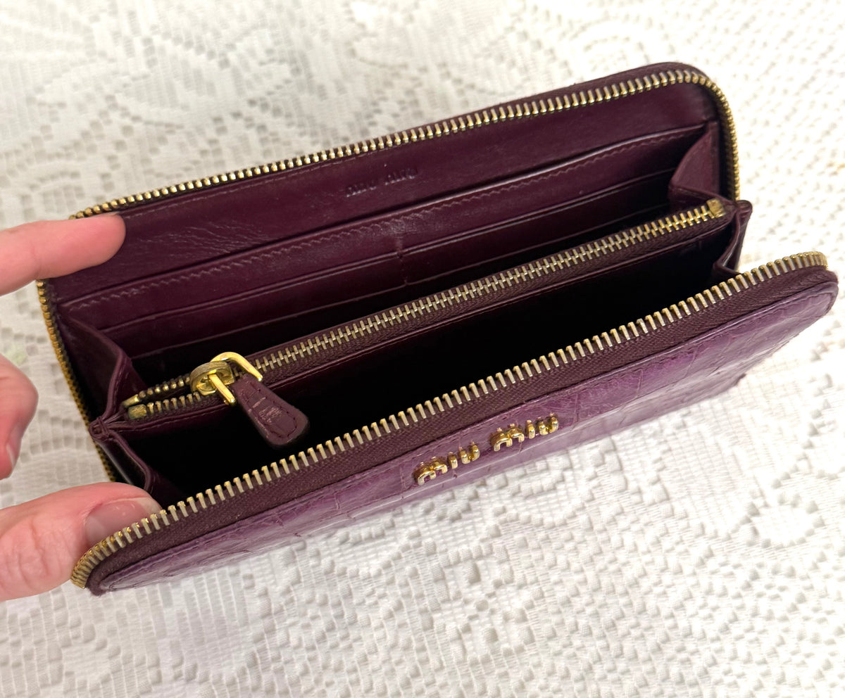 Vintage 00s Miu Miu Purple Leather Bifold Wallet